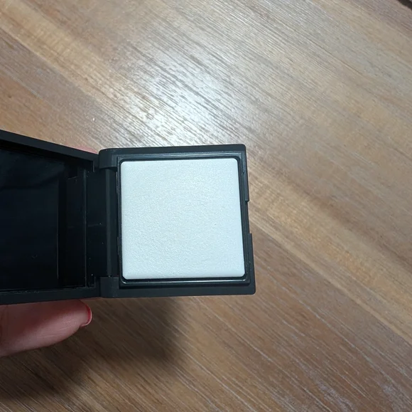 Nars Setting Powder - Picture 3 of 4